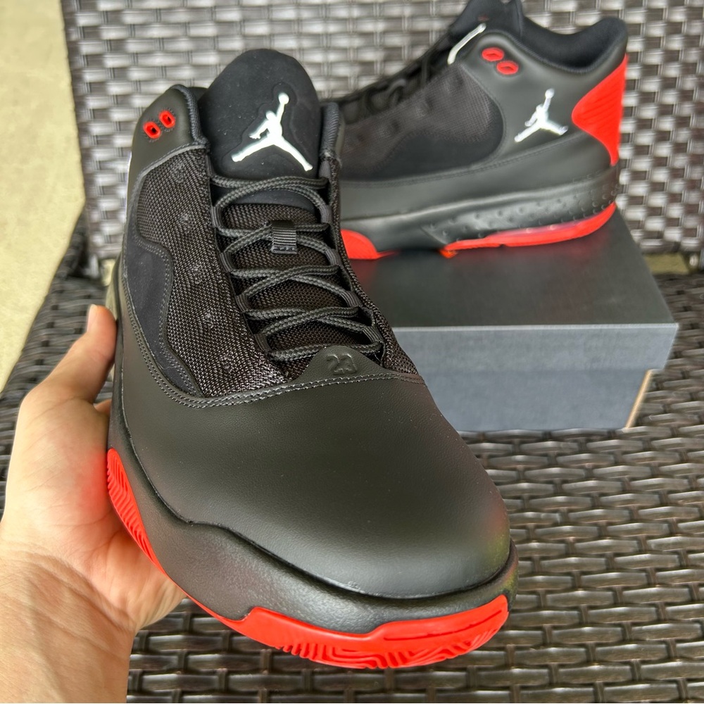 JORDAN MAX AURA 2 BRED Size 13 - Picture 2 of 5